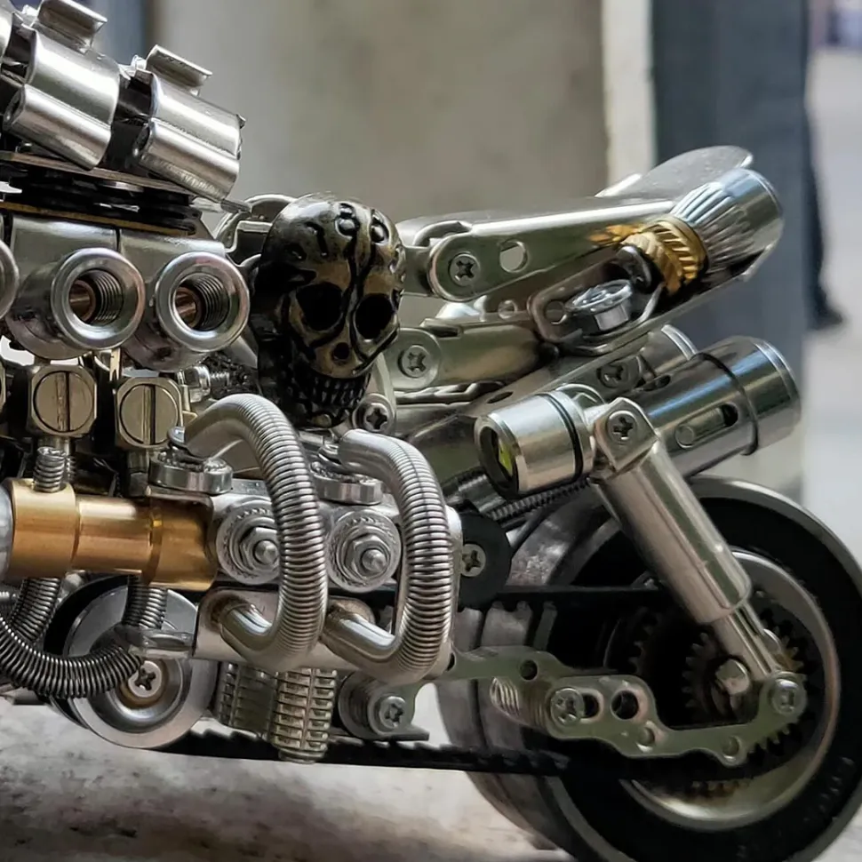 Desperate Pursuit Motorcycle 3D DIY Metal Assembly Model Creative Ornament