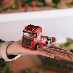 1/64 Scale 2.4GHz 4WD RC Container Truck, RTR RC Semi Truck with Proportional Steering, Independent Trailer Control, 3 Speed Gears, Cruise Function, Lifting Support Legs, Light & Sound Effects