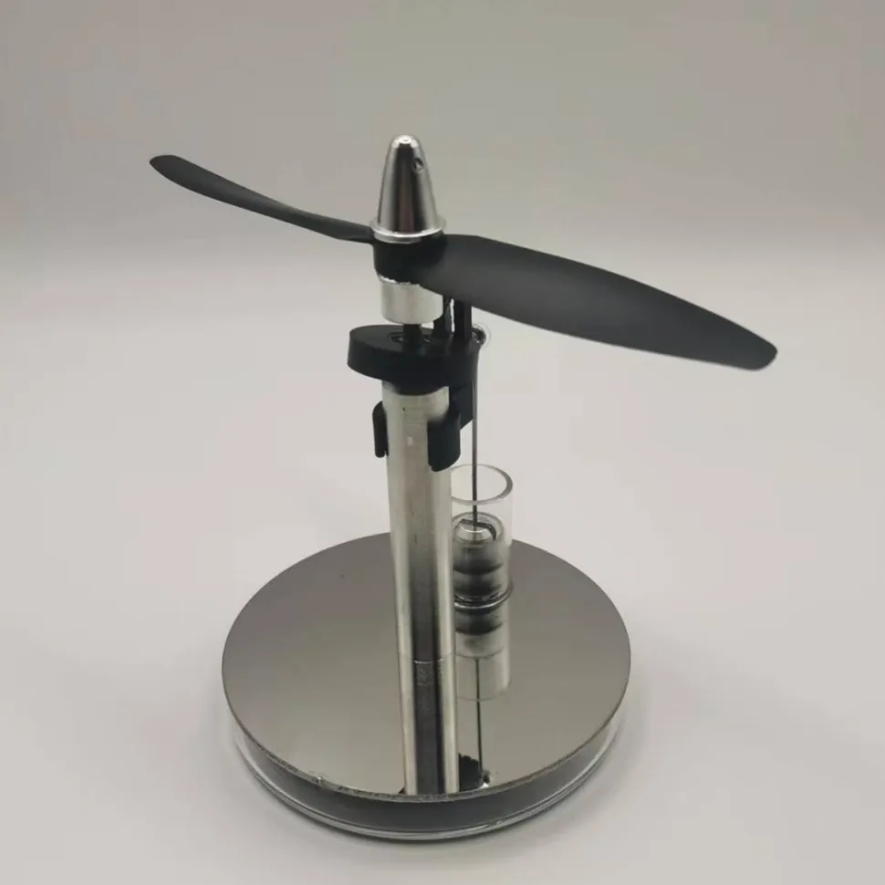 Two-blade Propeller Swashplate Low-Temperature Stirling Engine Model