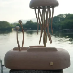 Wooden Jellyfish Bionic Ocean Creature Model – Dynamic Desktop Stress Relief Display
