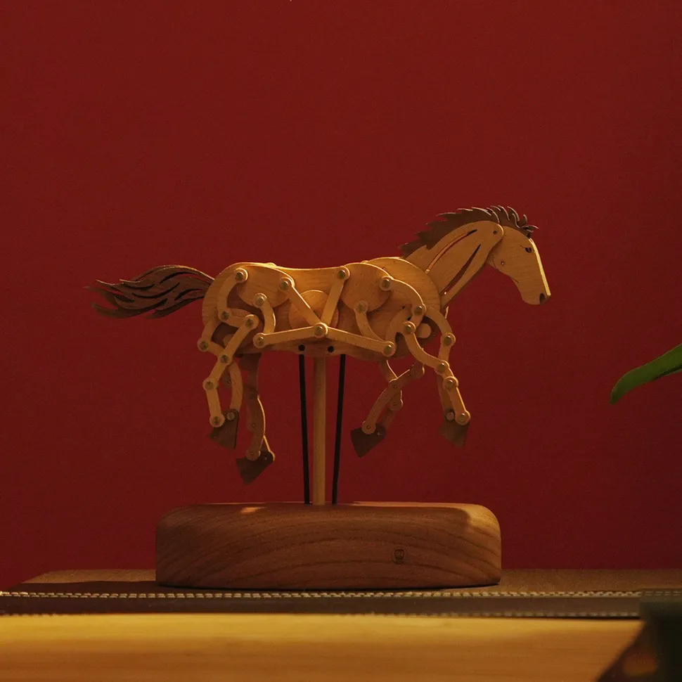 Wooden Qianli Horse Dynamic Model - Desktop Stress Relief Display (Non-Music Box)