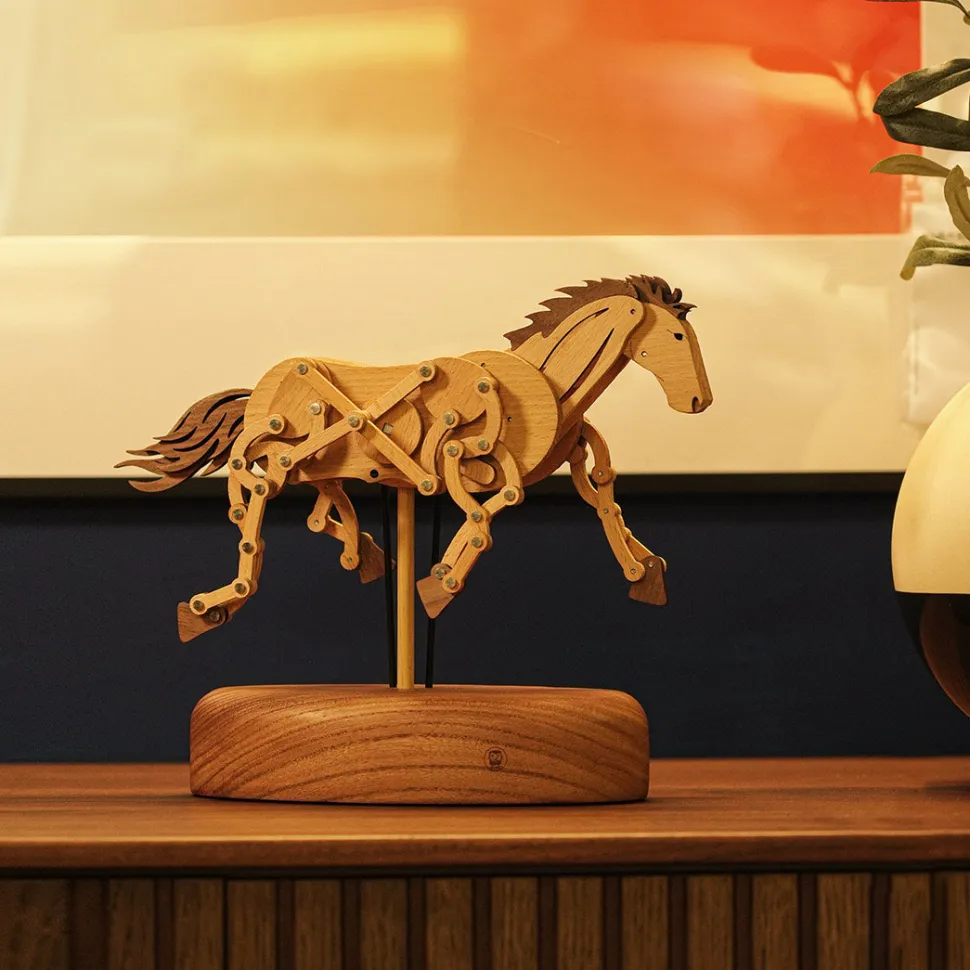 Wooden Qianli Horse Dynamic Model - Desktop Stress Relief Display (Non-Music Box)